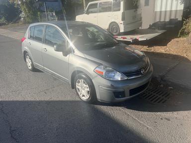 Nissan Versa 2011 - Thumbnail 3
