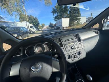 Nissan Versa 2011 - Thumbnail 10