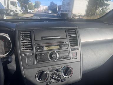 Nissan Versa 2011 - Thumbnail 11