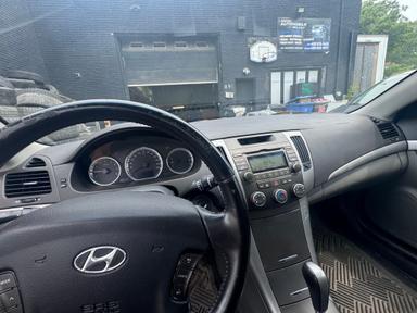 Hyundai Sonata 2010 - Thumbnail 9
