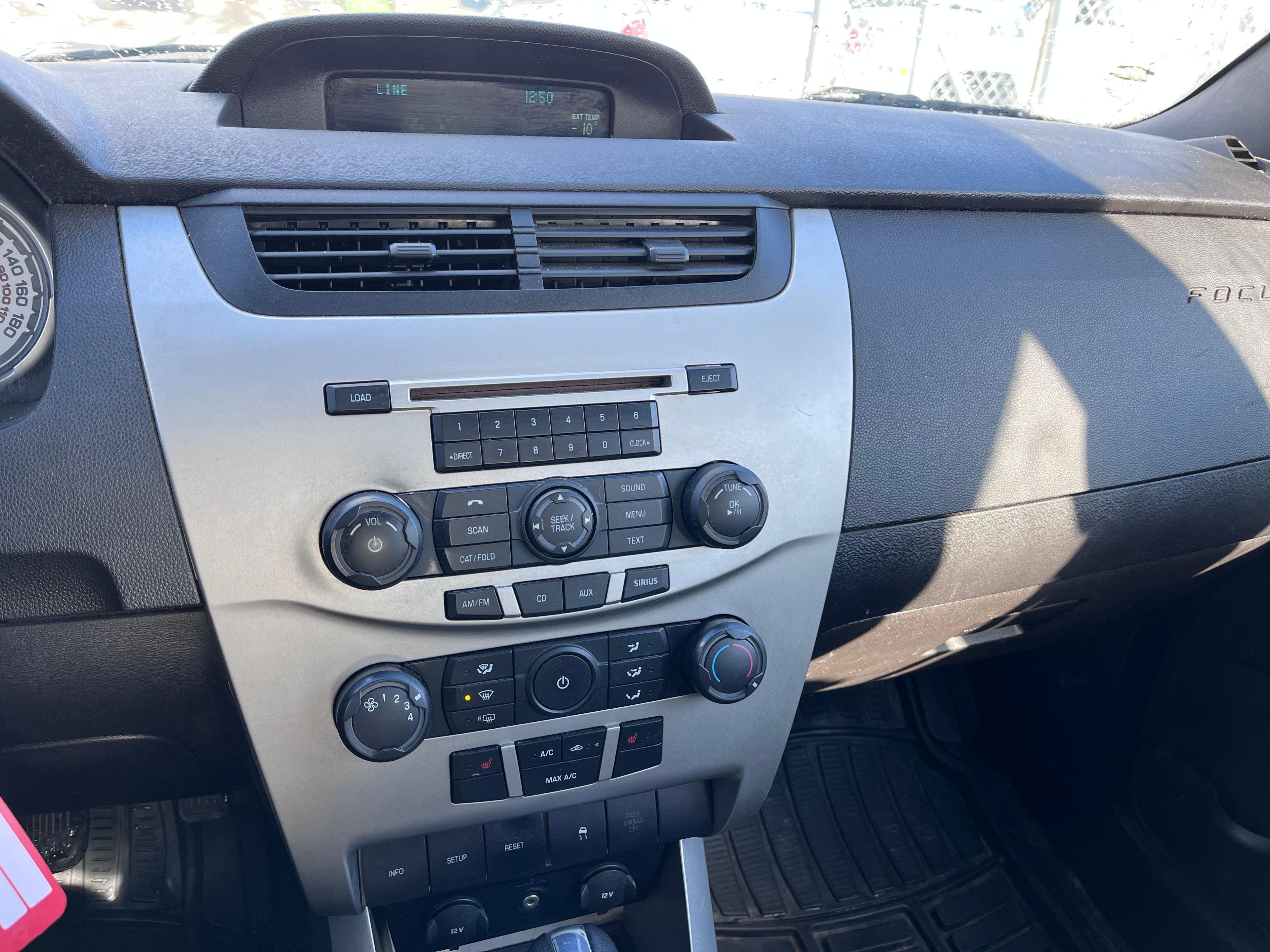 Ford Focus 2010 - Image 8