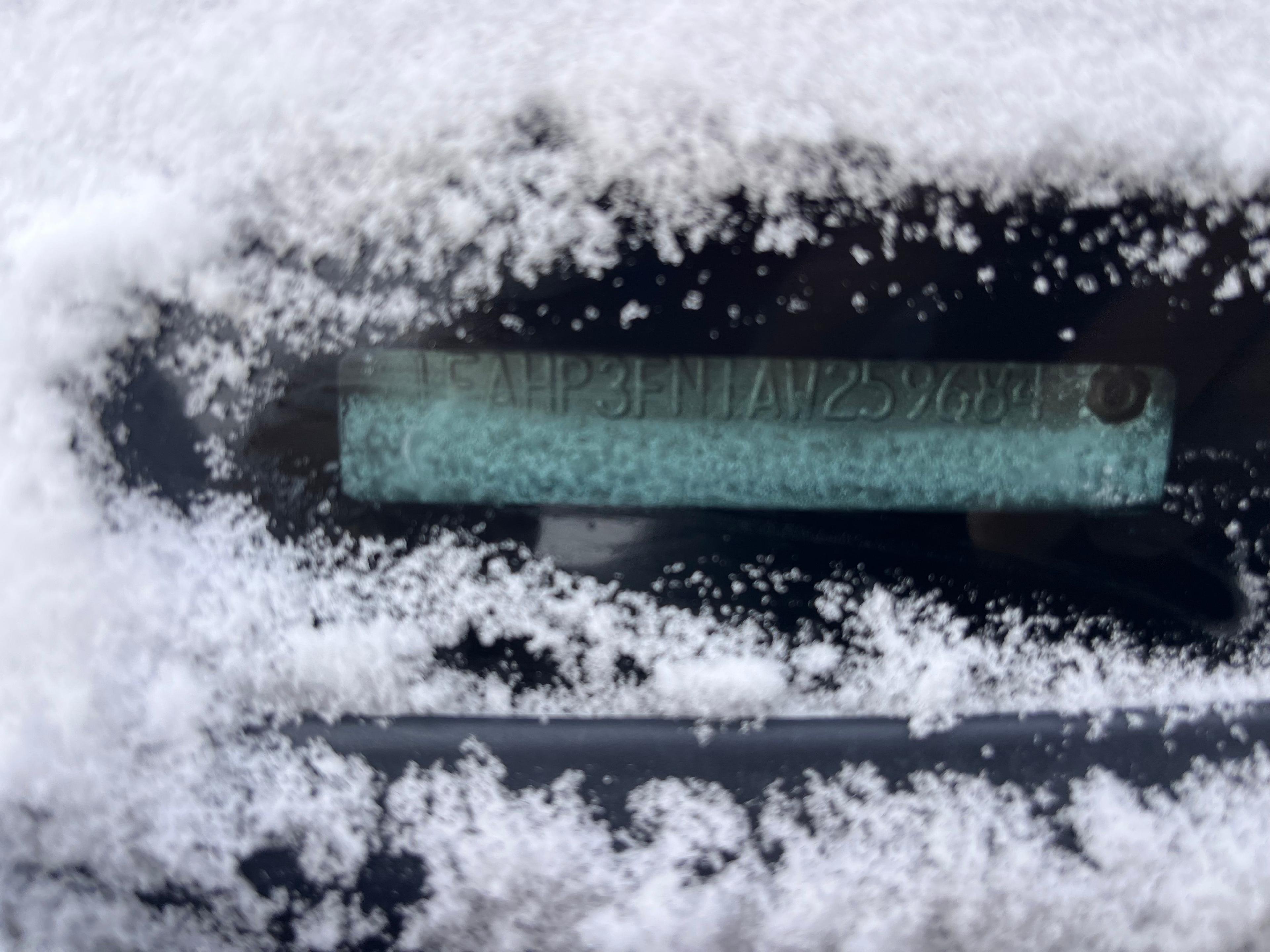 Ford Focus 2010 - Image 12