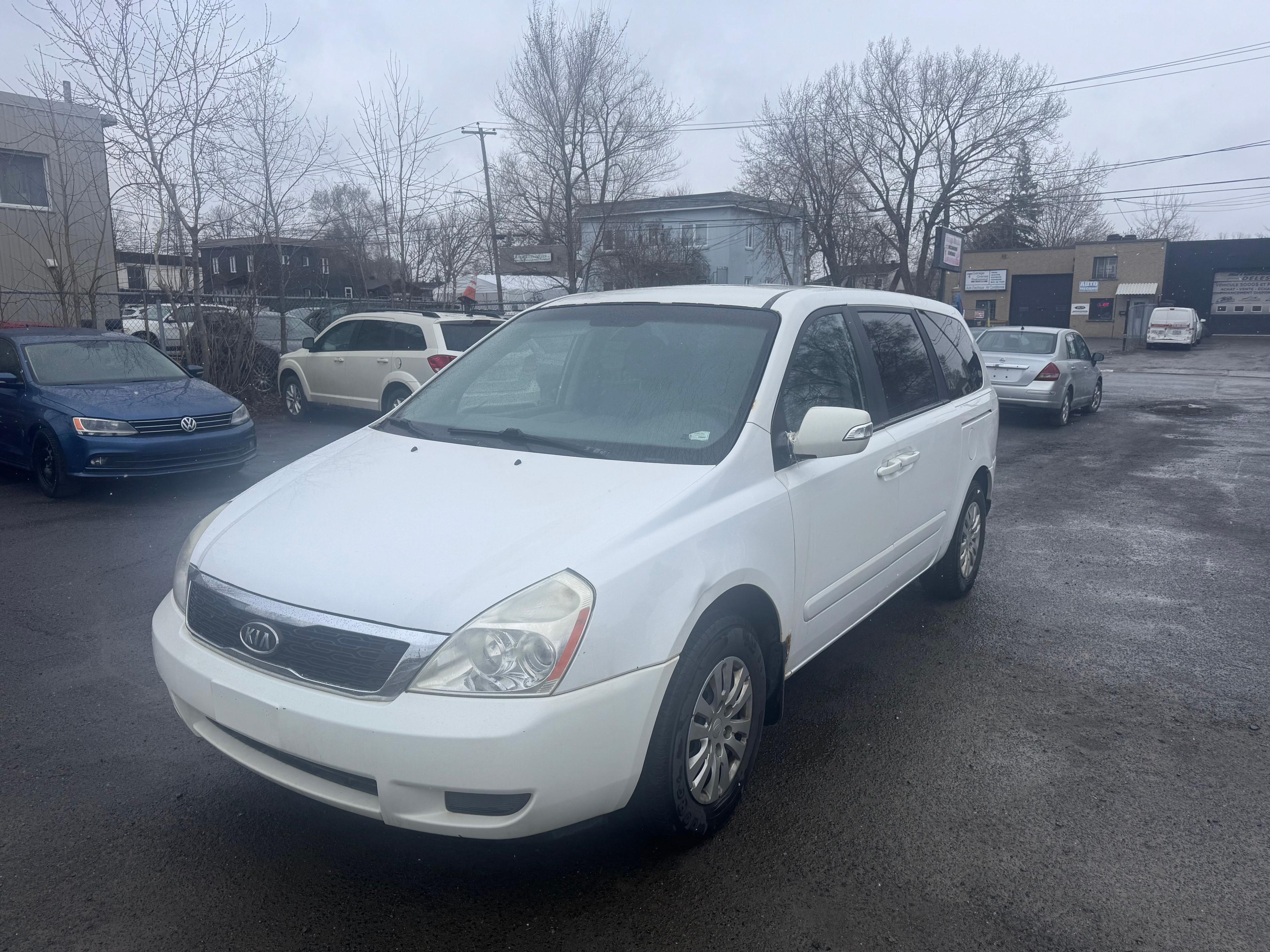 Kia Sedona 2011 - Image 1