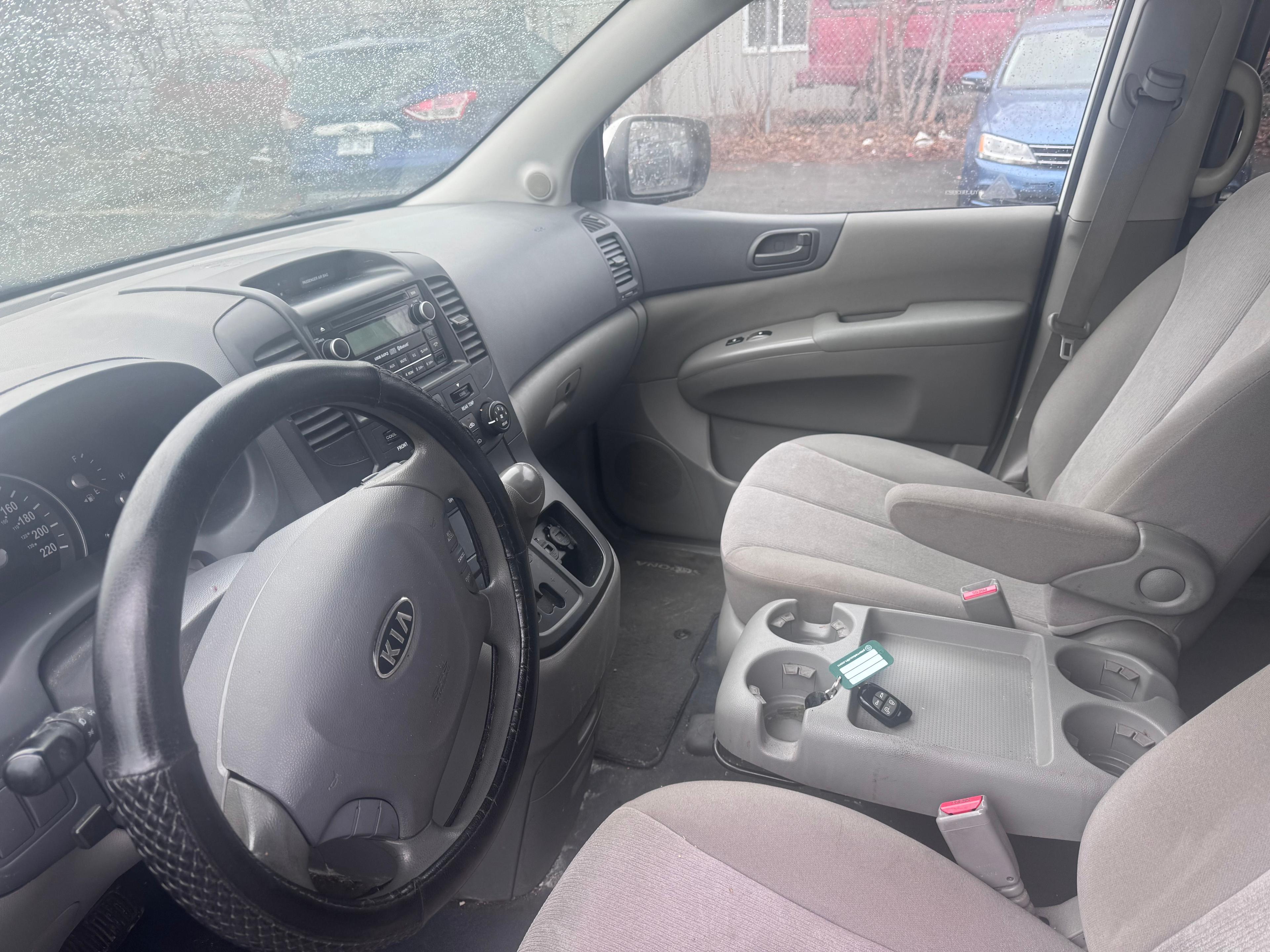 Kia Sedona 2011 - Image 7